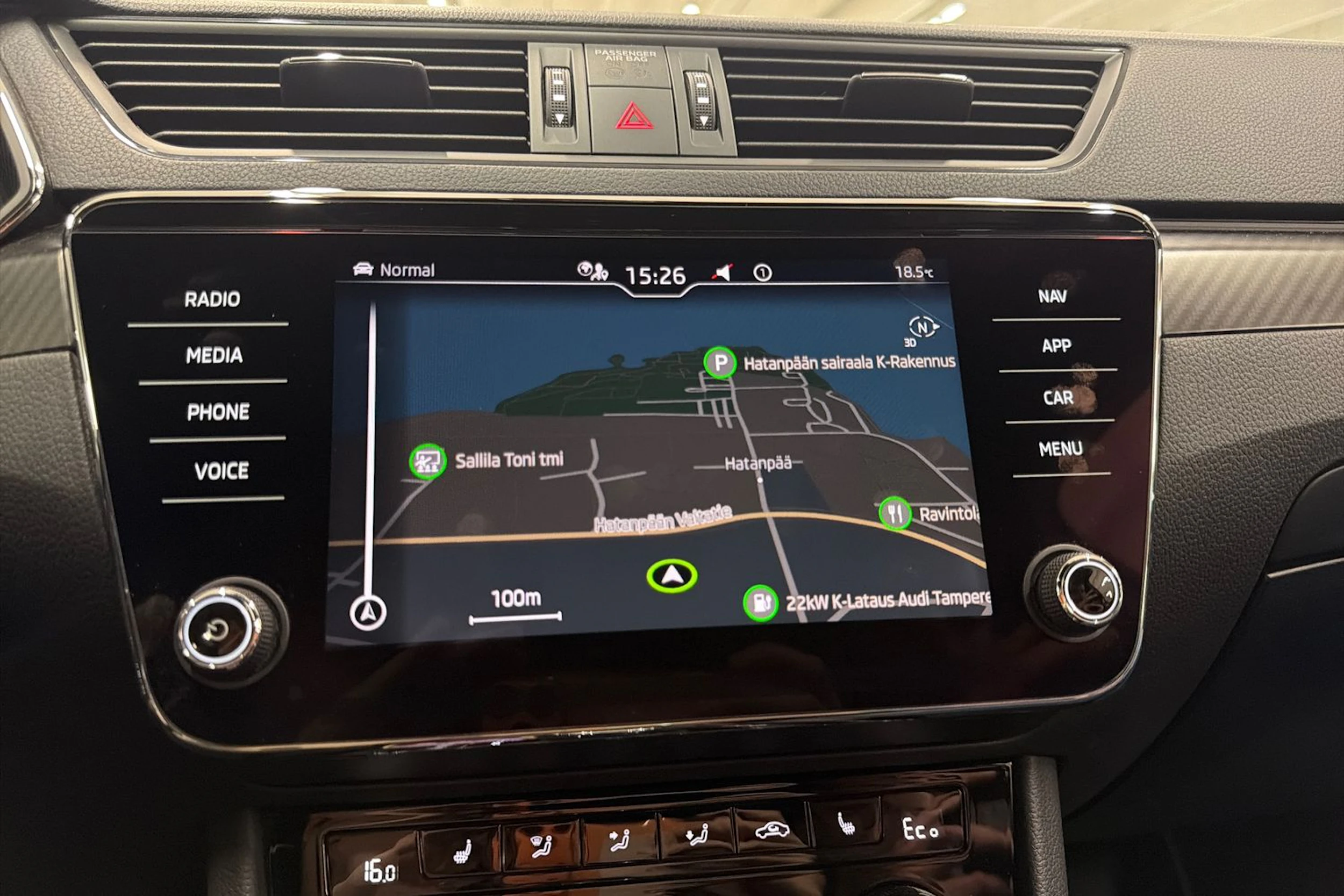 valkoinen Skoda Superb 2022 kuva 20.