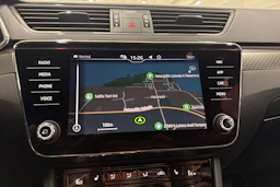 valkoinen Skoda Superb 2022 kuva 20.