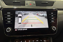 valkoinen Skoda Superb 2022 kuva 21.