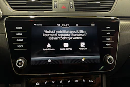 valkoinen Skoda Superb 2022 kuva 22.