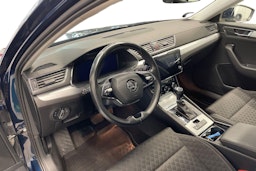 sininen Skoda Superb 2022 kuva 6.