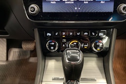 sininen Skoda Superb 2022 kuva 15.