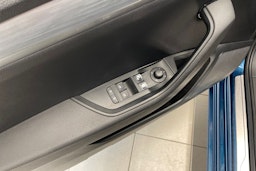 sininen Skoda Superb 2022 kuva 17.