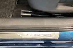 sininen Skoda Superb 2022 kuva 18.