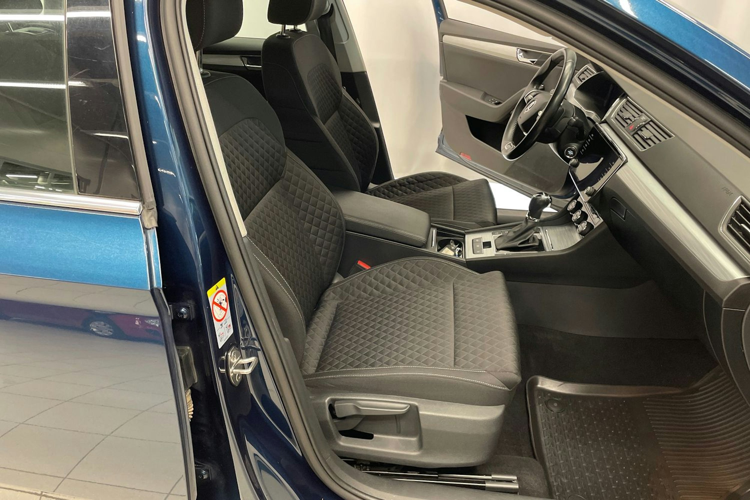 sininen Skoda Superb 2022 kuva 25.