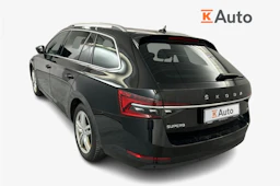 musta Skoda Superb 2023 kuva 2.