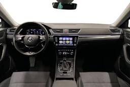 musta Skoda Superb 2023 kuva 9.