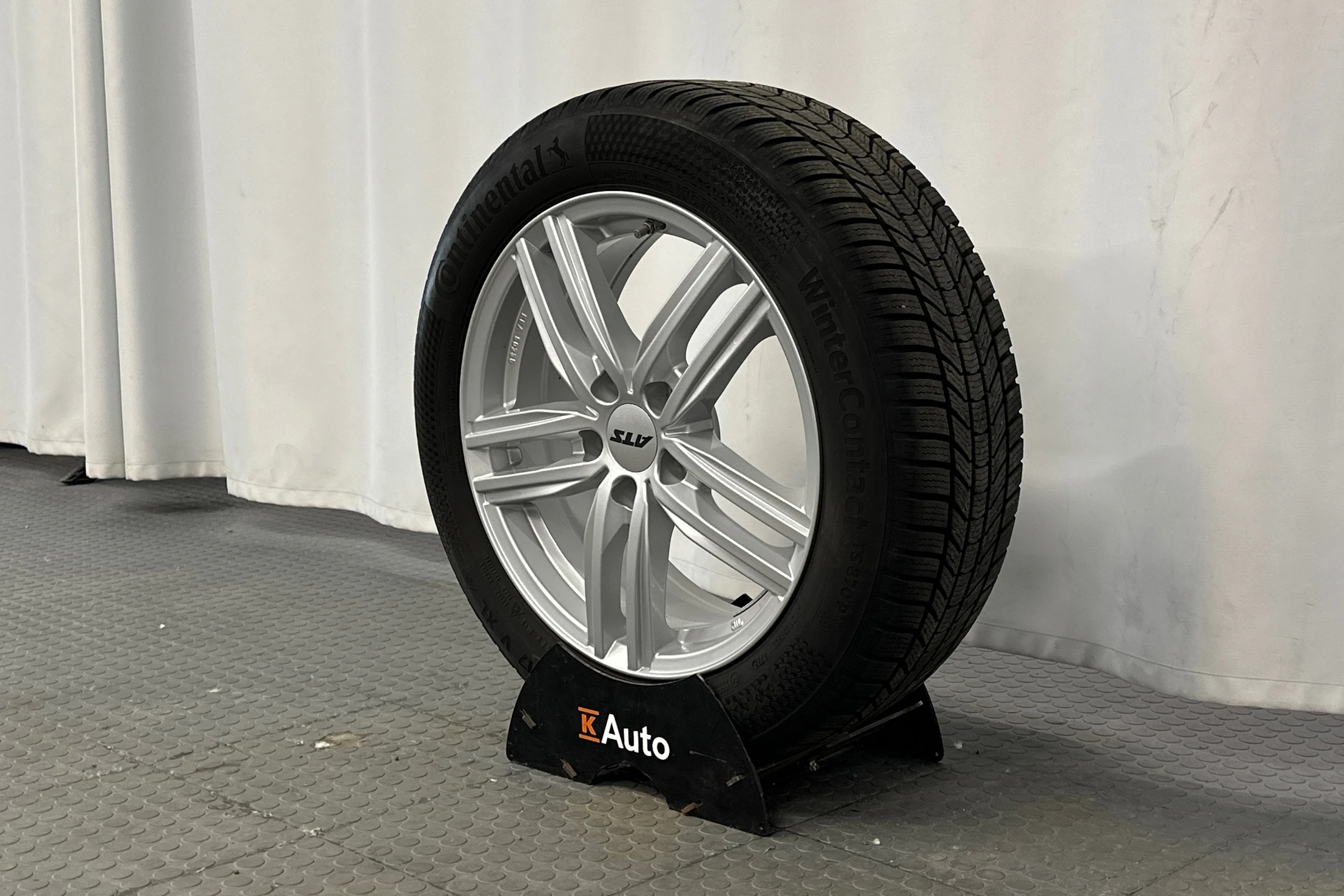 musta Skoda Superb 2023 kuva 13.