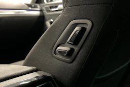musta Skoda Superb 2023 kuva 18.