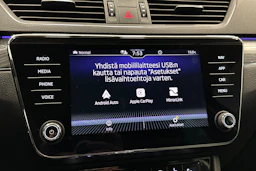 musta Skoda Superb 2023 kuva 27.