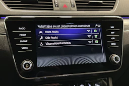 musta Skoda Superb 2023 kuva 29.