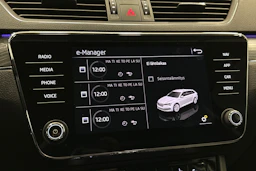 musta Skoda Superb 2023 kuva 30.