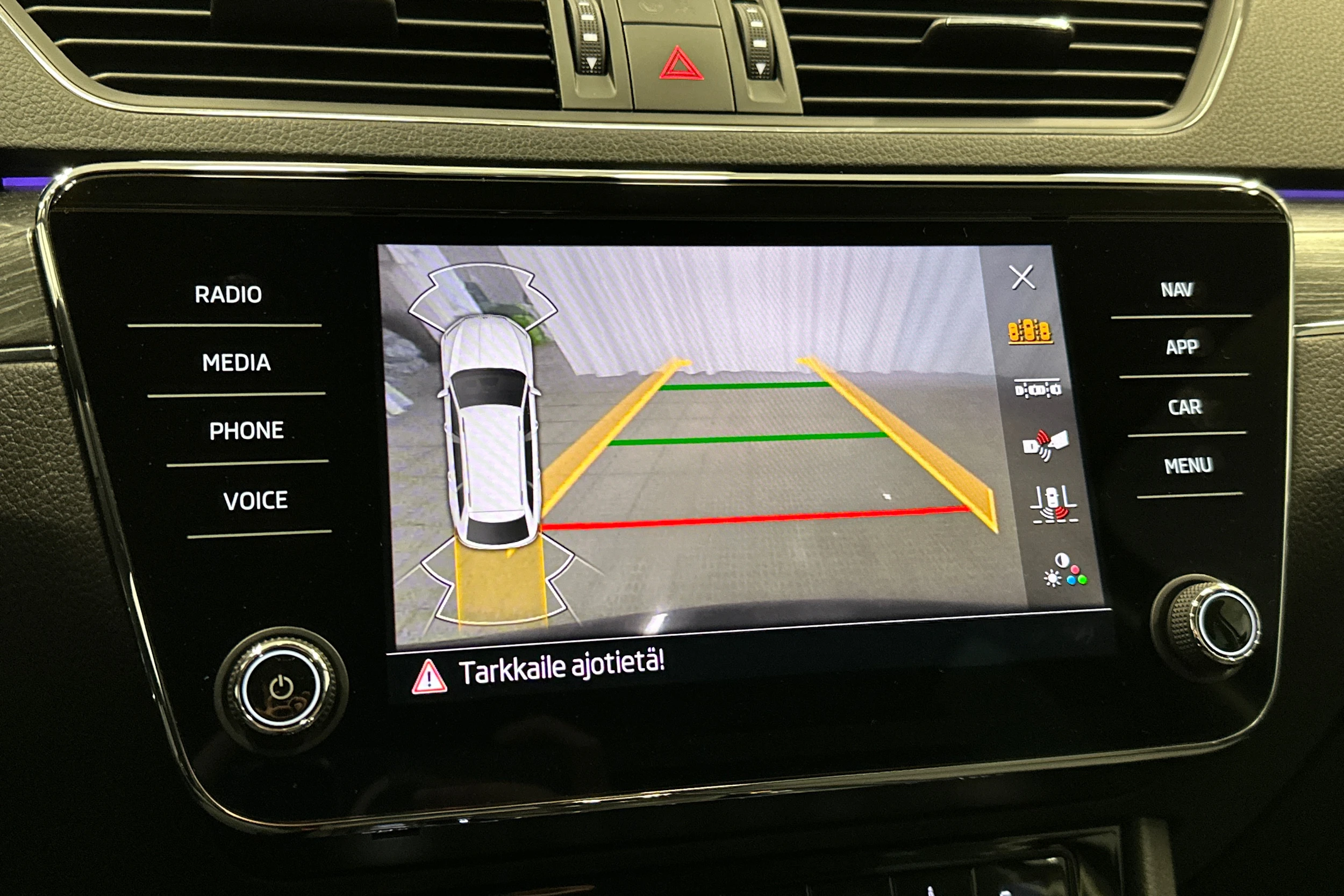 musta Skoda Superb 2023 kuva 31.