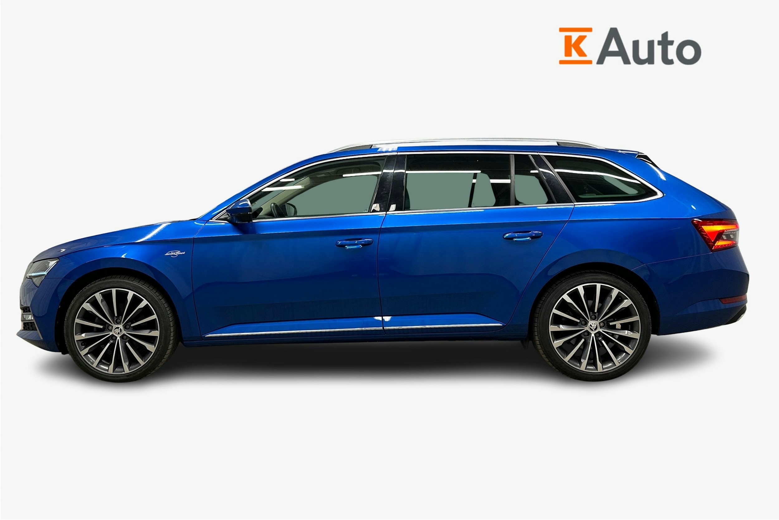sininen Skoda Superb 2023 kuva 6.