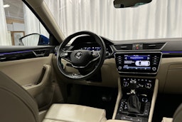 sininen Skoda Superb 2023 kuva 9.