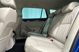 sininen Skoda Superb 2023 kuva 10.