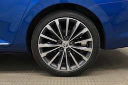 sininen Skoda Superb 2023 kuva 13.