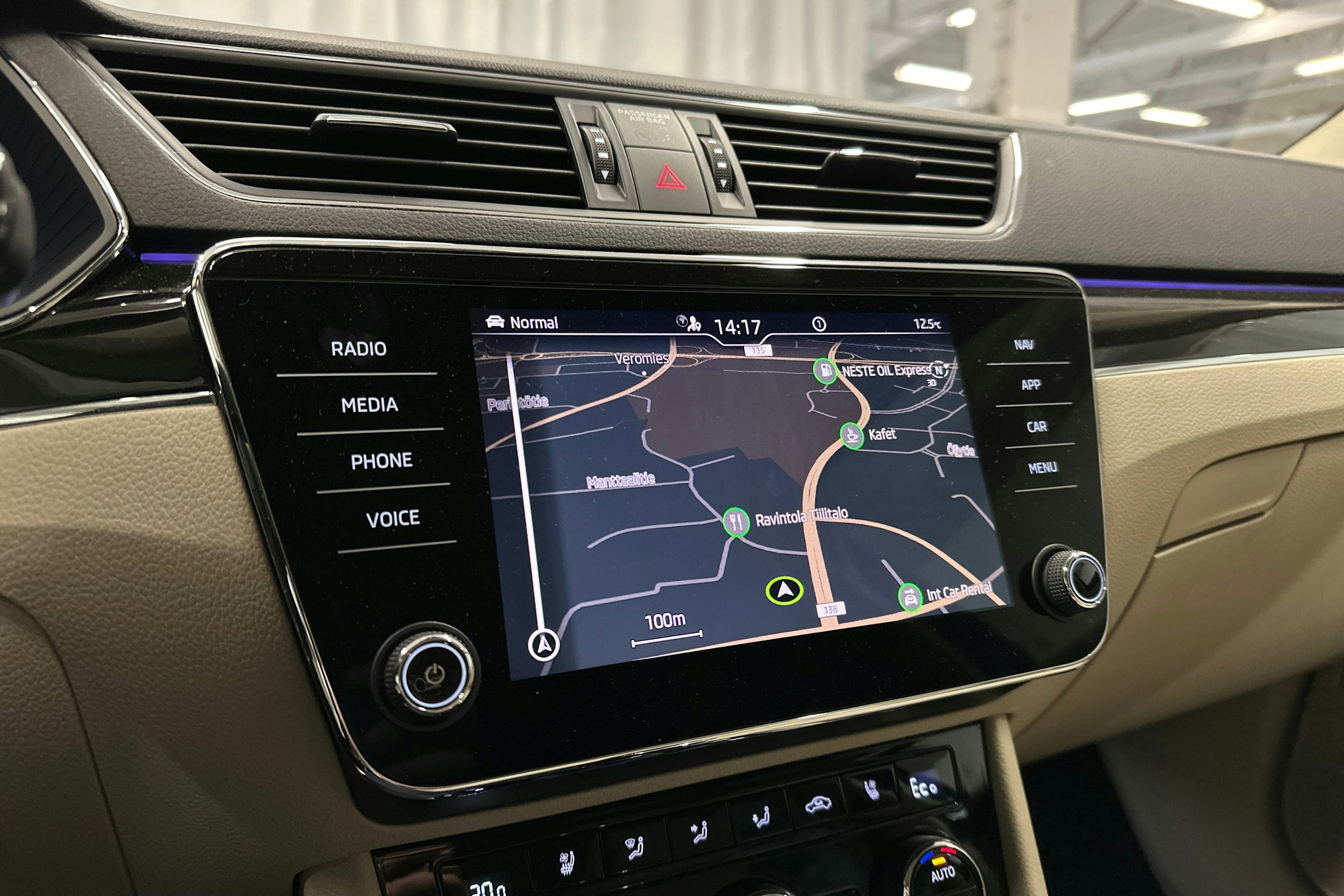 sininen Skoda Superb 2023 kuva 17.