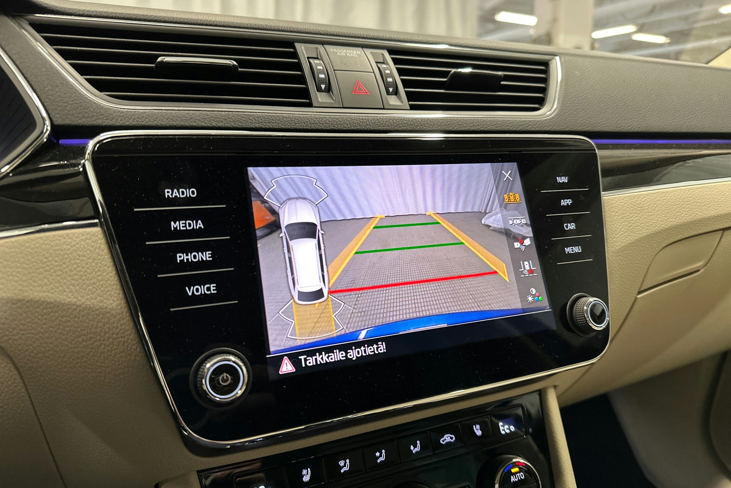 sininen Skoda Superb 2023 kuva 19.