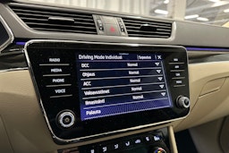 sininen Skoda Superb 2023 kuva 20.