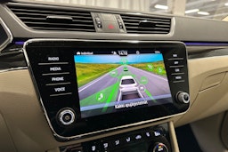 sininen Skoda Superb 2023 kuva 21.