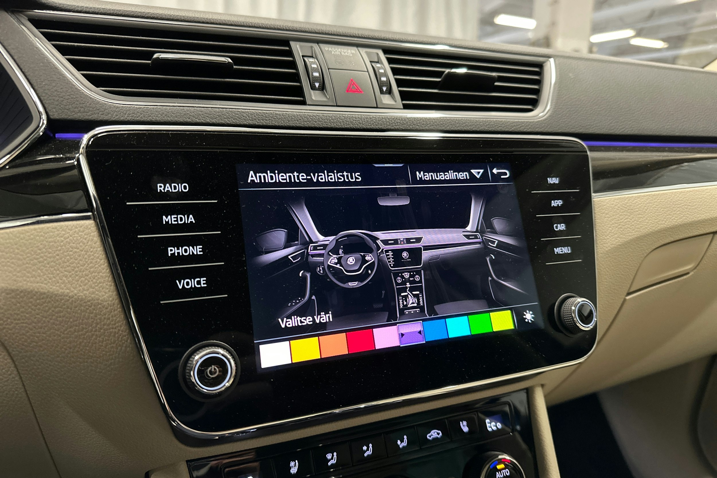 sininen Skoda Superb 2023 kuva 22.