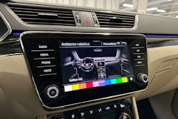 sininen Skoda Superb 2023 kuva 22.
