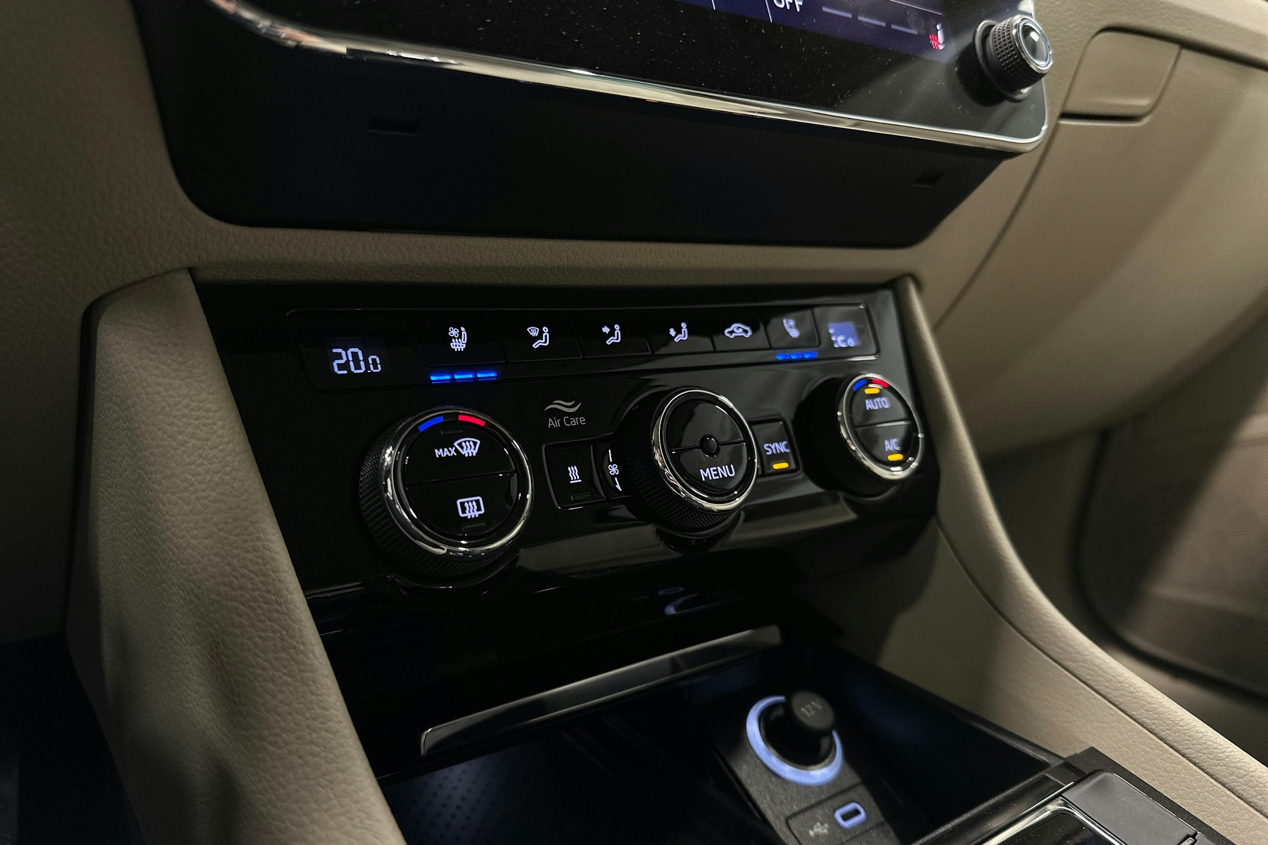 sininen Skoda Superb 2023 kuva 23.