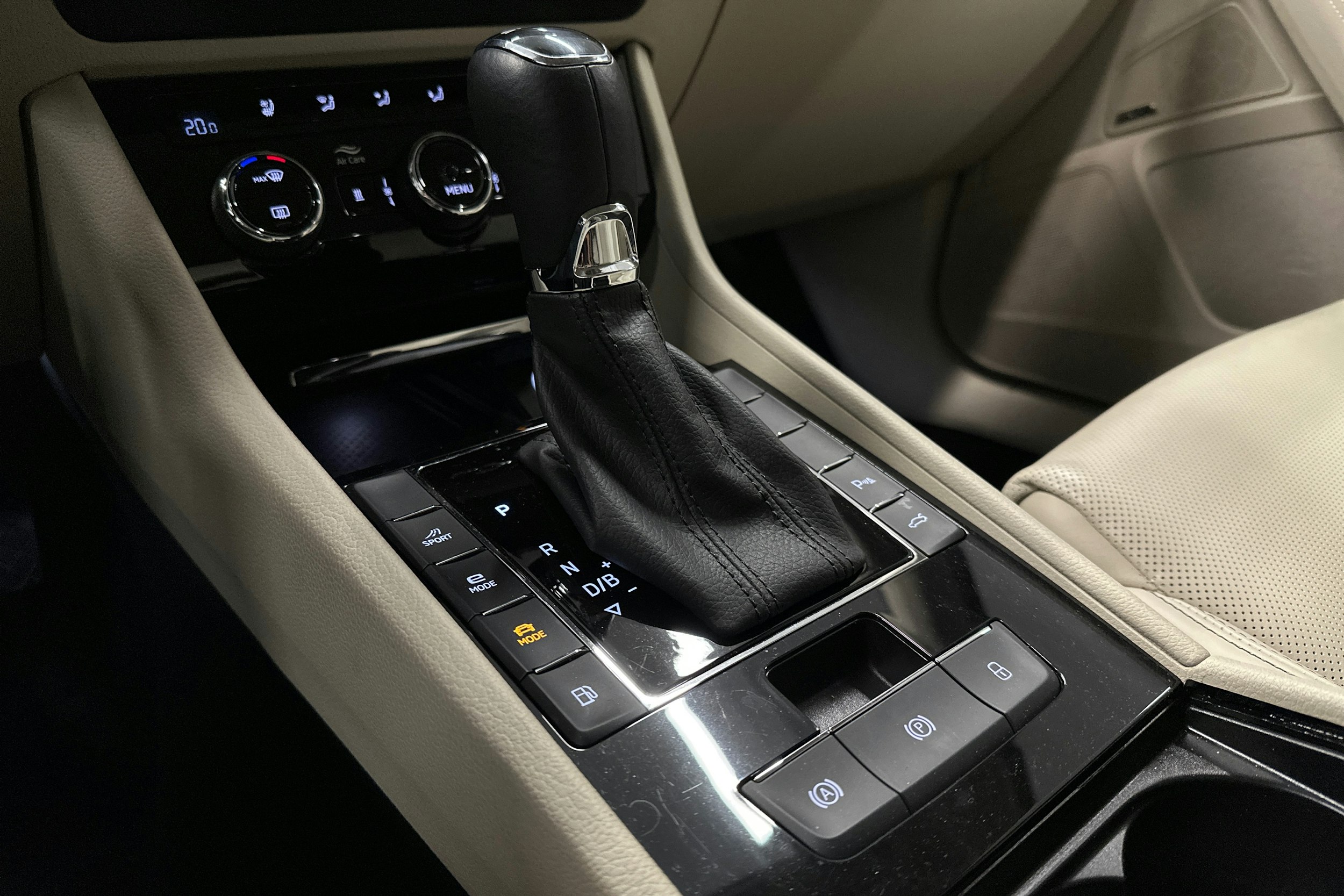 sininen Skoda Superb 2023 kuva 24.