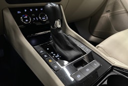 sininen Skoda Superb 2023 kuva 24.