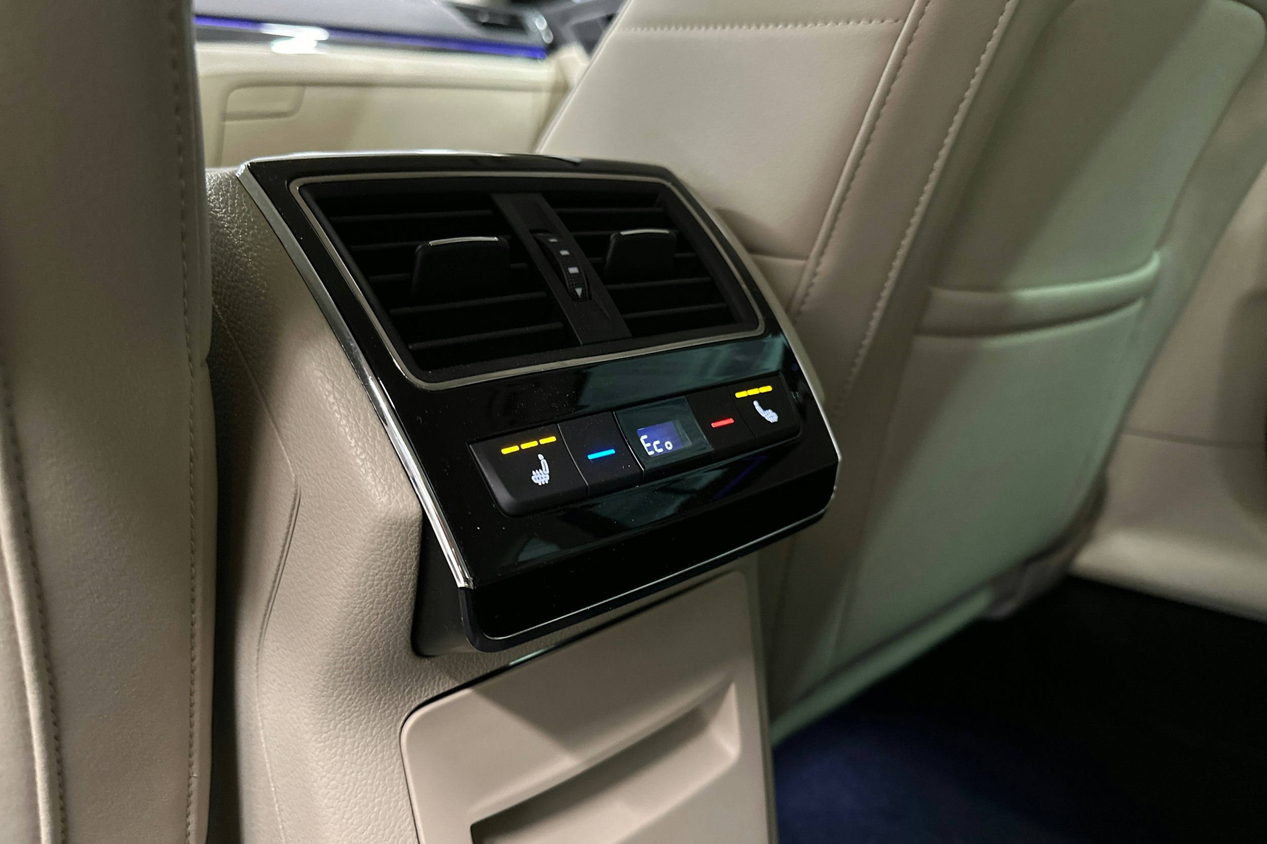 sininen Skoda Superb 2023 kuva 28.