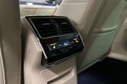 sininen Skoda Superb 2023 kuva 28.