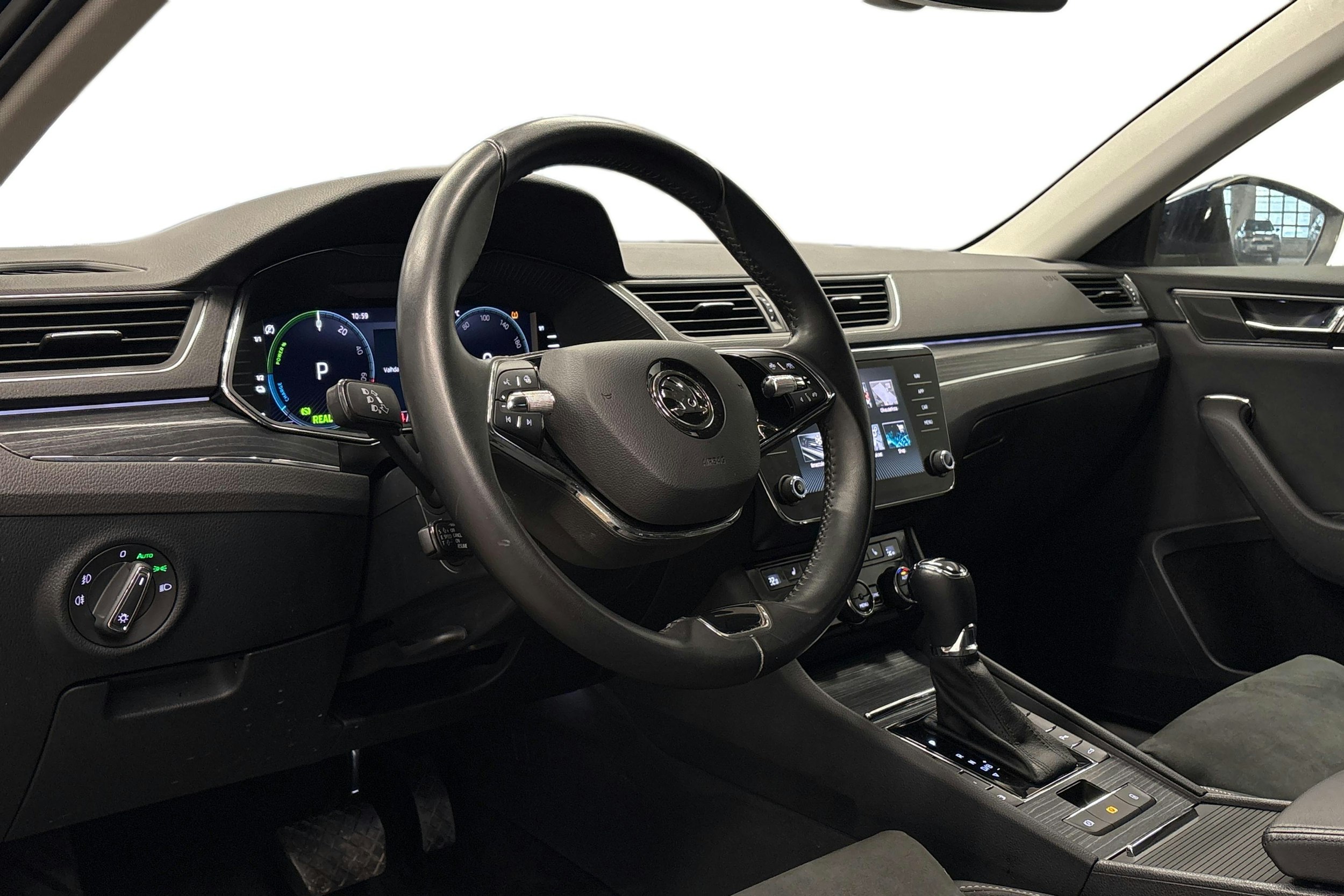 sininen Skoda Superb 2023 kuva 3.