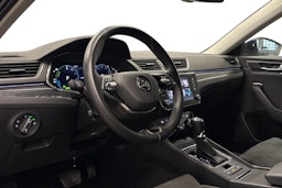 sininen Skoda Superb 2023 kuva 3.