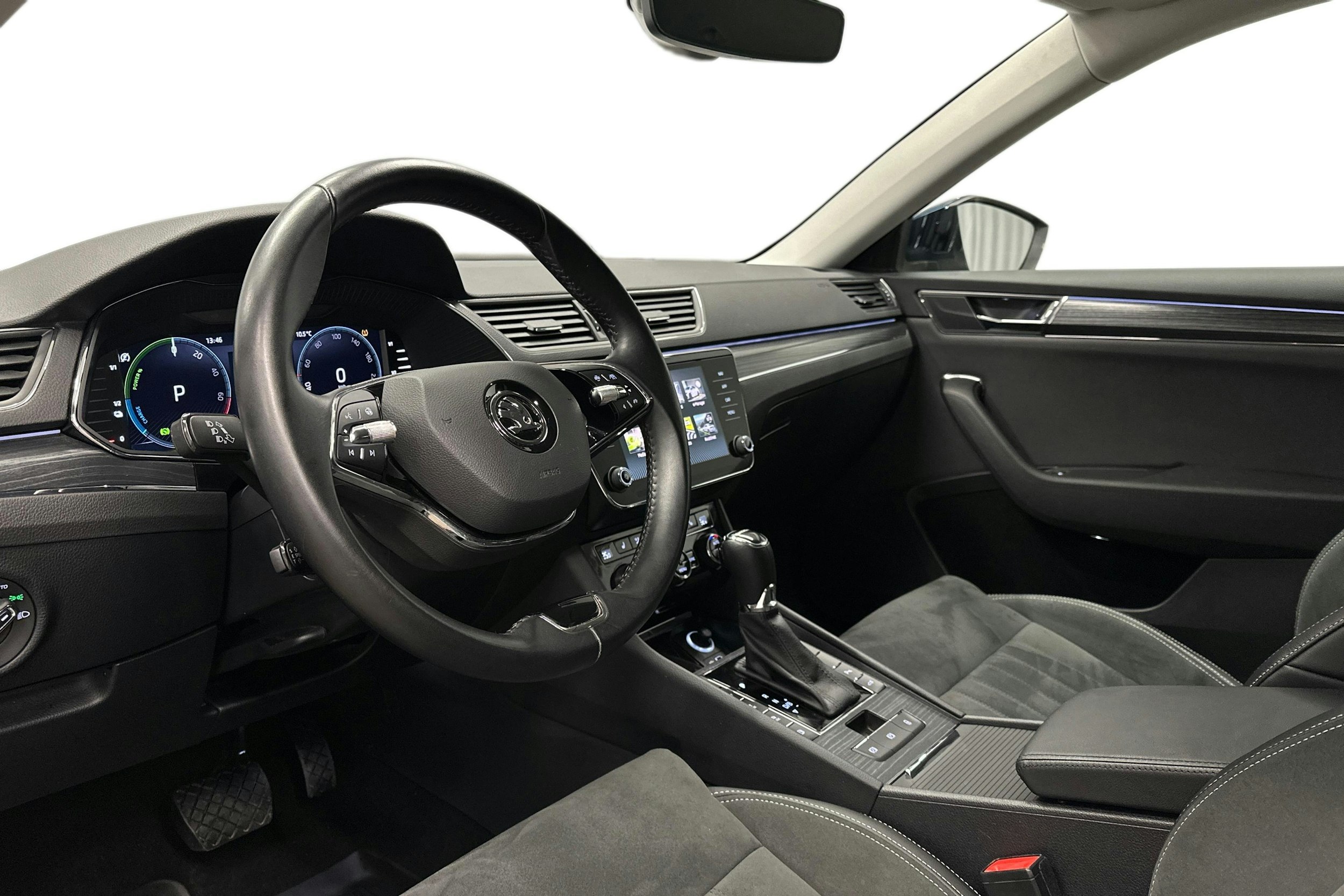 sininen Skoda Superb 2023 kuva 7.