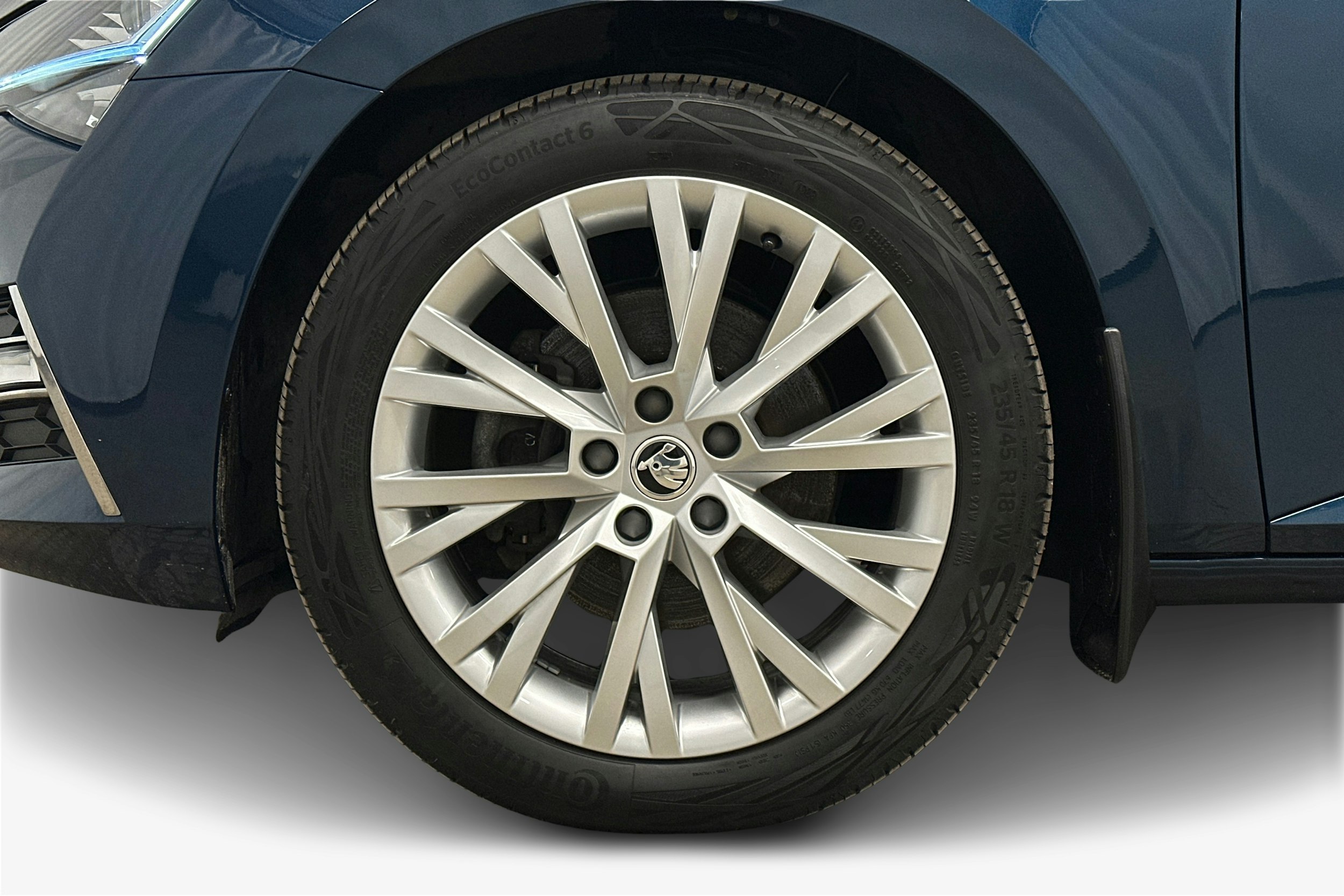 sininen Skoda Superb 2023 kuva 11.