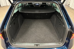 sininen Skoda Superb 2023 kuva 14.