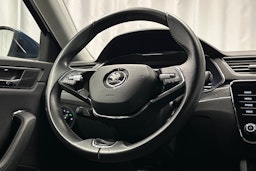 sininen Skoda Superb 2023 kuva 19.