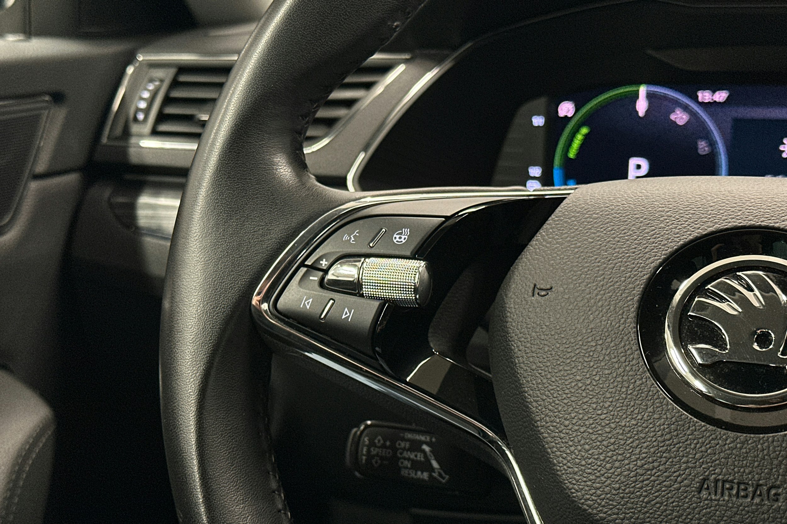 sininen Skoda Superb 2023 kuva 20.