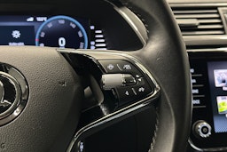 sininen Skoda Superb 2023 kuva 21.