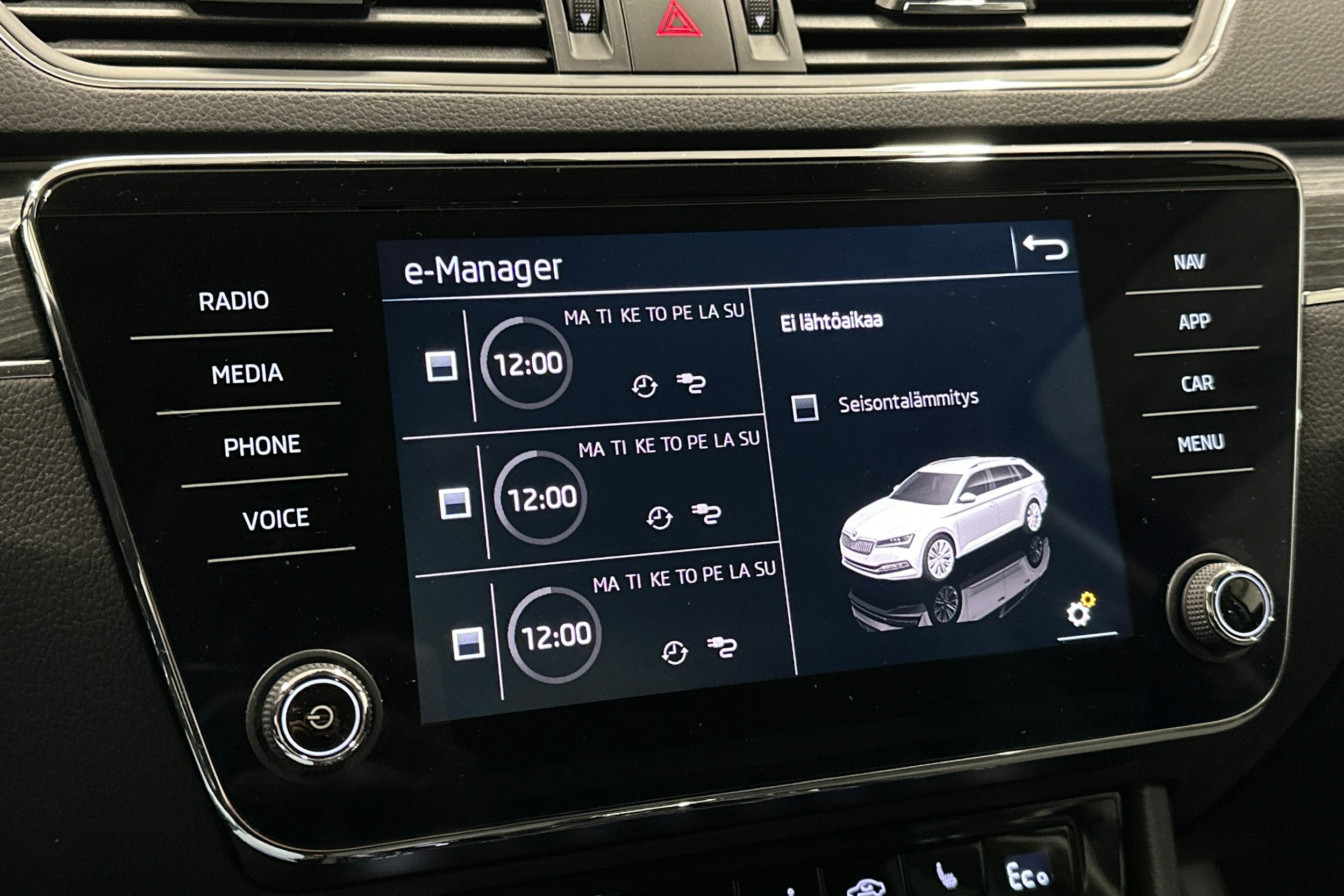 sininen Skoda Superb 2023 kuva 24.