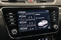 sininen Skoda Superb 2023 kuva 24.