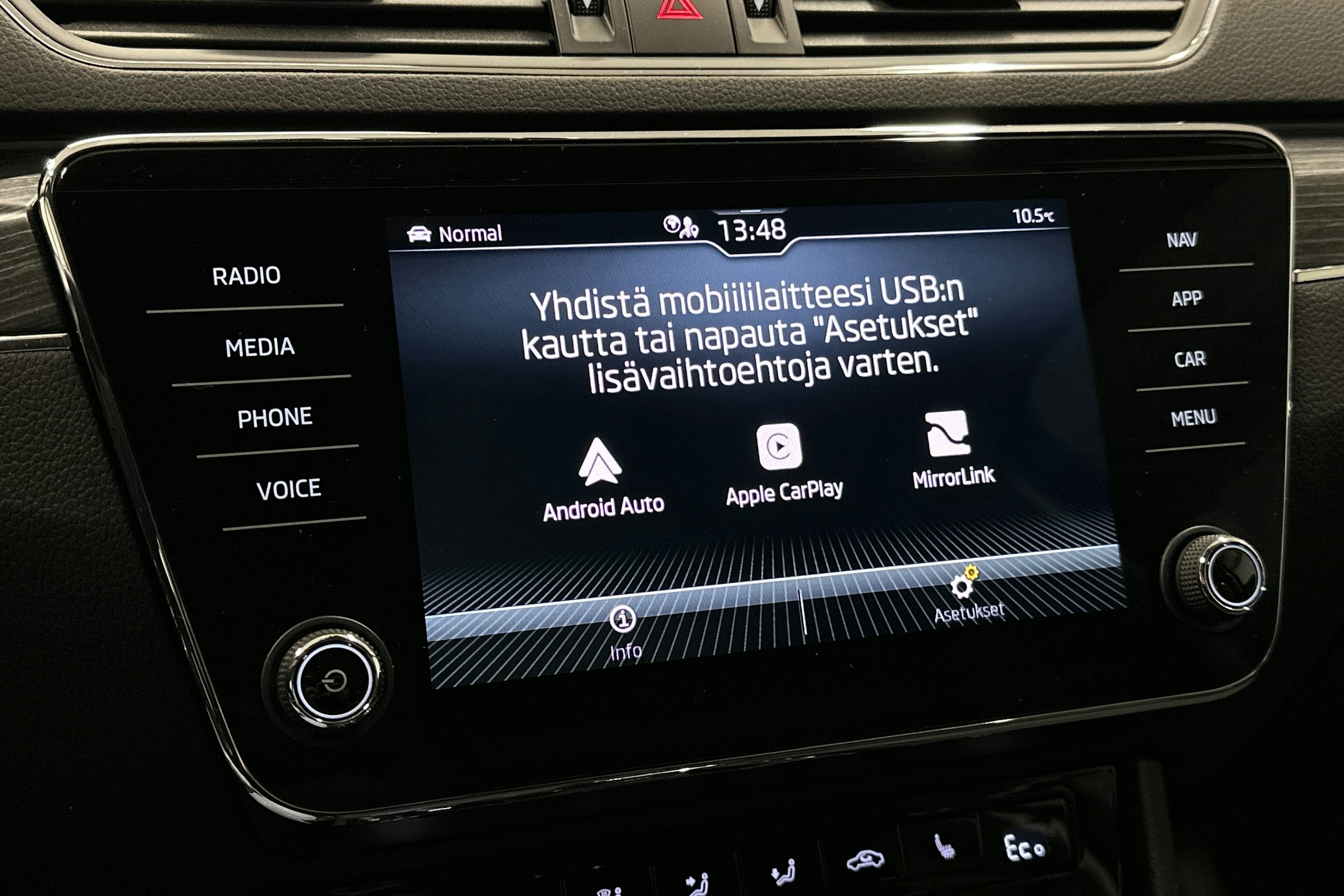 sininen Skoda Superb 2023 kuva 25.