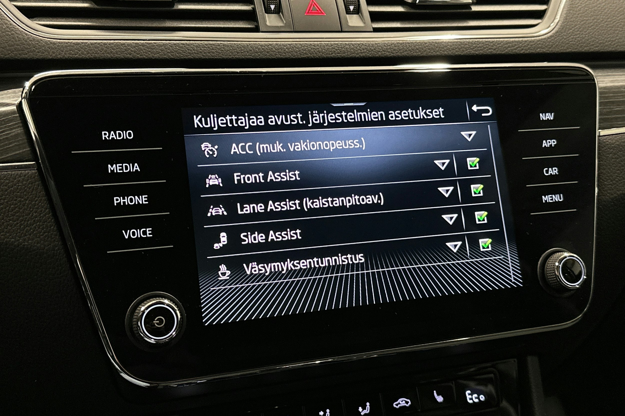 sininen Skoda Superb 2023 kuva 26.