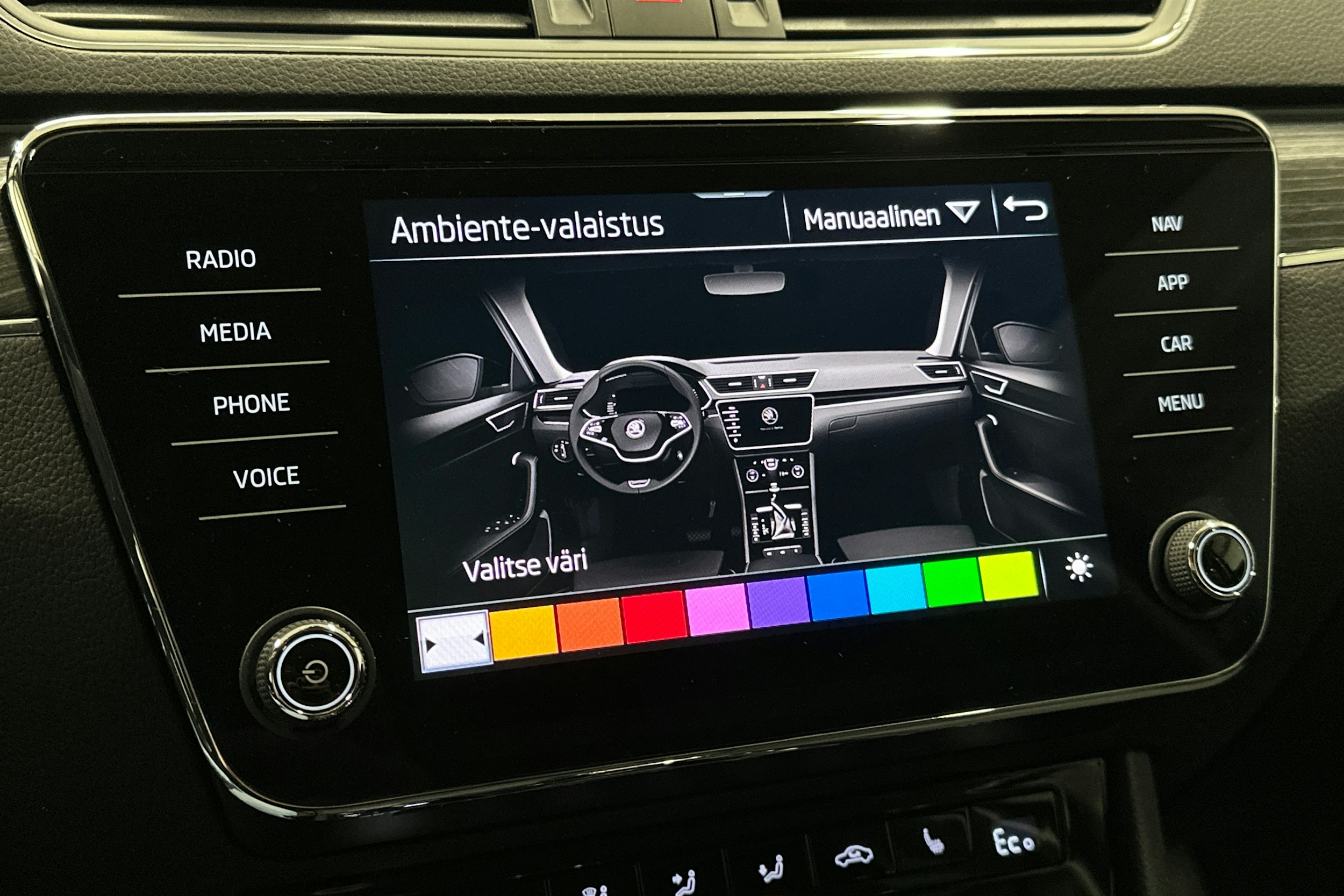 sininen Skoda Superb 2023 kuva 27.