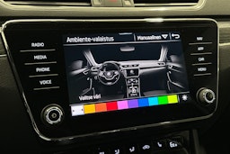 sininen Skoda Superb 2023 kuva 27.