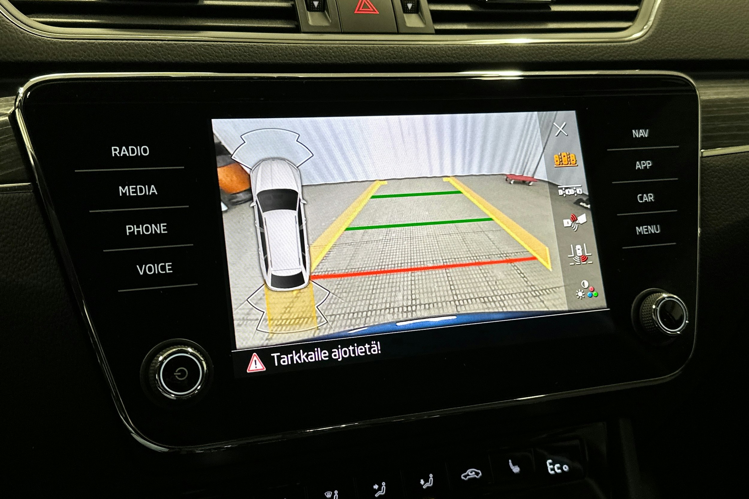 sininen Skoda Superb 2023 kuva 28.