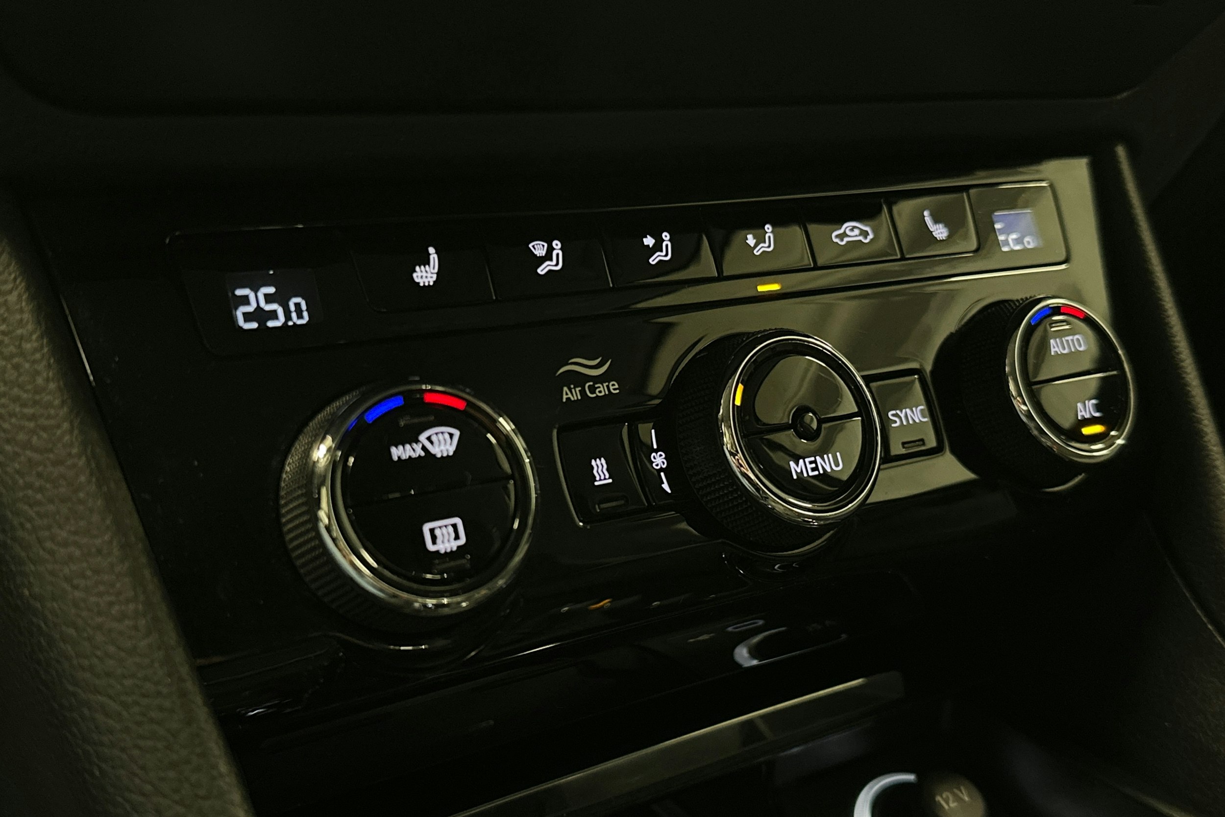 sininen Skoda Superb 2023 kuva 29.