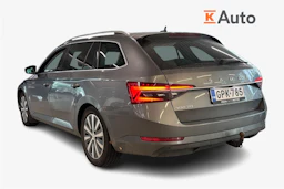 Harmaa Skoda Superb 2023 kuva 2.