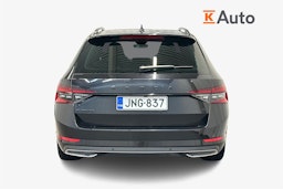 Musta Skoda Superb 2023 kuva 3.